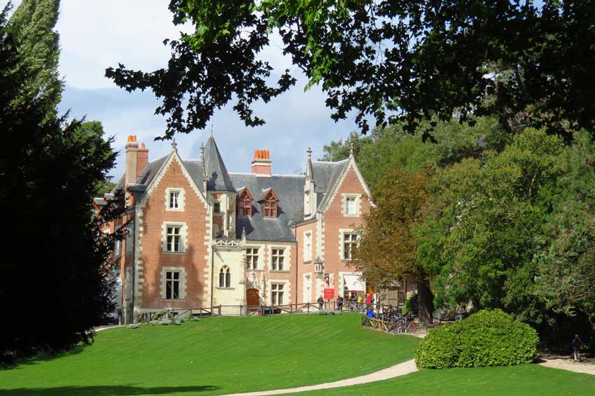 visit the château du clos lucé guide astrid mirabaud